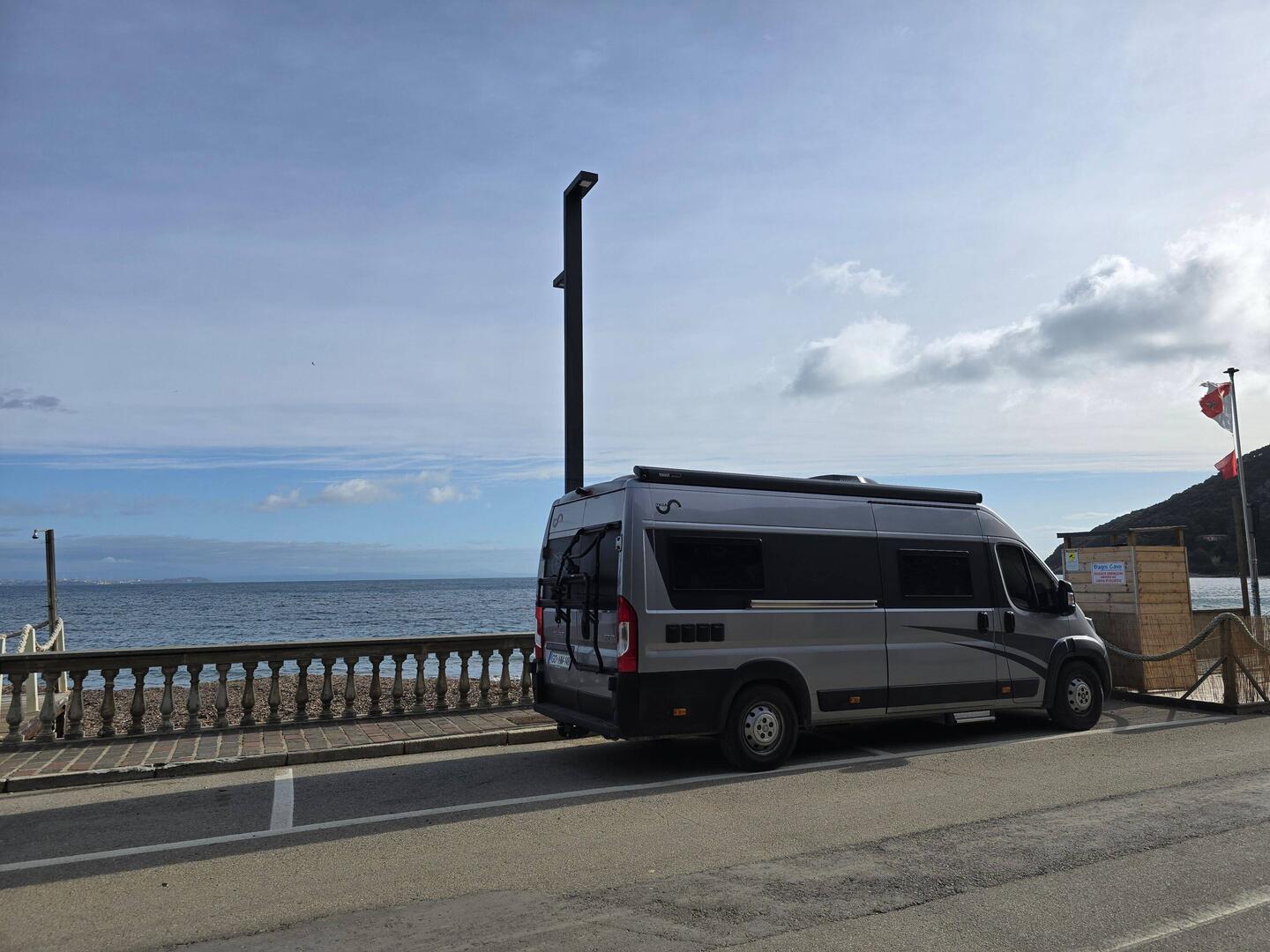 Parkirala ob morju... sedaj res ni problema s parkiranjem...