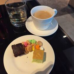 My dessert at the Marhaba Lounge.