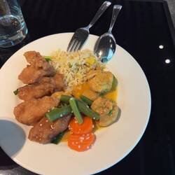 My lunch at the Marhaba Lounge.