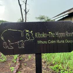 Hier haben die Zelte Tiere zum erkennen bekommen. Wir sind das Flusspferd