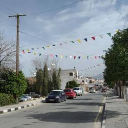 Polis ist geschmückt zum Karneval.