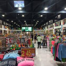 Einer der riesigen Kitsch-Stores