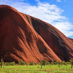 Die Oberfläche sieht aus, als hätte die Regenbogenschlange sie geformt