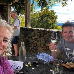 Hier gab's eine Weinprobe mit 3 Weinen, dazu spezielle gefüllte Frühlingsrollen