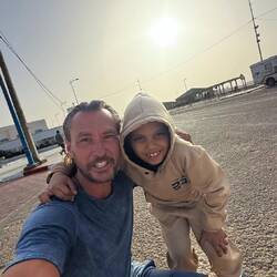 Auf dem Rückweg zum Chälli treffe ich Adam, der einen schweren Unfall hatte 🙈