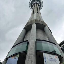 Der stämmige Sky Tower