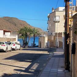 Diese Straße ist für Fahrzeuge über 5,20 Länge gesperrt und führt direkt zum Rincon bzw. zum Strand