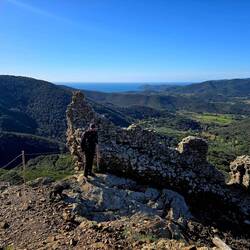 Najprej gre dol kapuca...