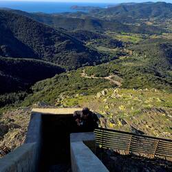 Toni išče telefon... da bo lahko geocachal...