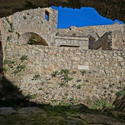 ... a se da vseeno pokukat v notranjost...