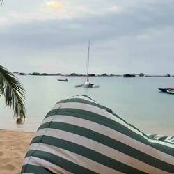 Fin de journée posés sur des poufs, la sono à fond et le paysage sublime 🤩🥰