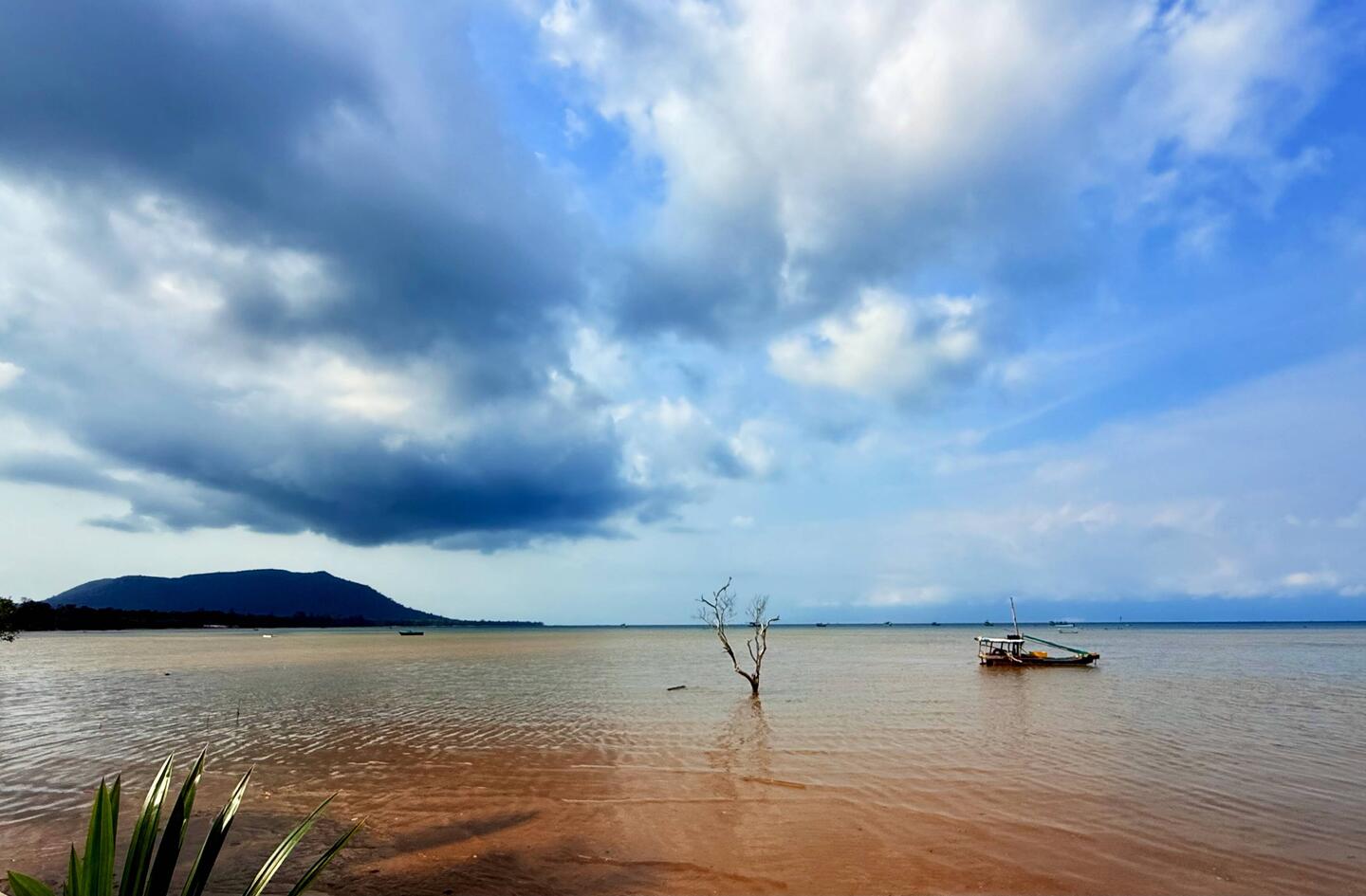 La belle vue de notre bungalow au nord de l'île avec le Cambodge en fond 😍