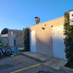 Wc... tu sva naredila servis...