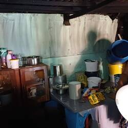 in ihrer Wohnung braut diese Faru Bier