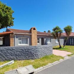 dann ein Luxuxhaus, immer noch in Langa