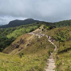 Geht es auf dem früheren Kraterrand entlang