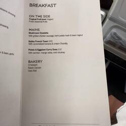 The breakfast menu on FJ822.