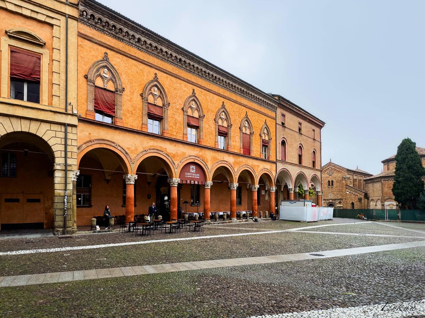 Turns out that today's showing is in Palazzo Bolognini Isolani ... Piazza Santo Stefano — Bologna.
