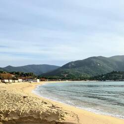 Plaža primerna za otročke... mivka, mivka, mivka...