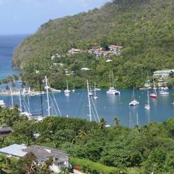 hinten links die kleine Badebucht