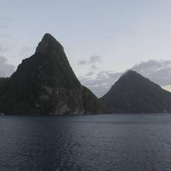 die beiden markannten Piton's auf St. Lucia ! Wahrzeichen der Antillen