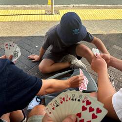 ...geht besser mit einer Runde Arschlöchlen