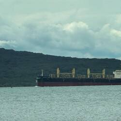 Grosse Frachtschiffe fahren hier vorbei