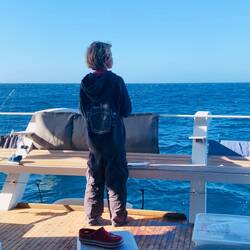 Blick rüber zur Kalimare und die Angel fest im Griff