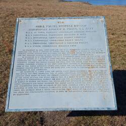 Die ersten Schilder.