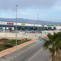 Action, Rossmann, Sportgeschäft, Tierfutter, mc doof und Mercadona - alles gut erreichbar