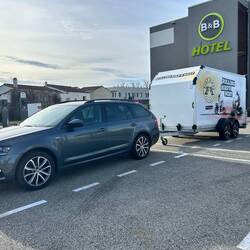 Vor dem B&B hat das ganze Gespann Platz.