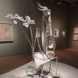 Frau im Garten (1932)