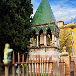 Tomb of R. de' Romanzi, a Glossatori (law prof'sor) of the Univ of Bologna — Basilica di S Francesco