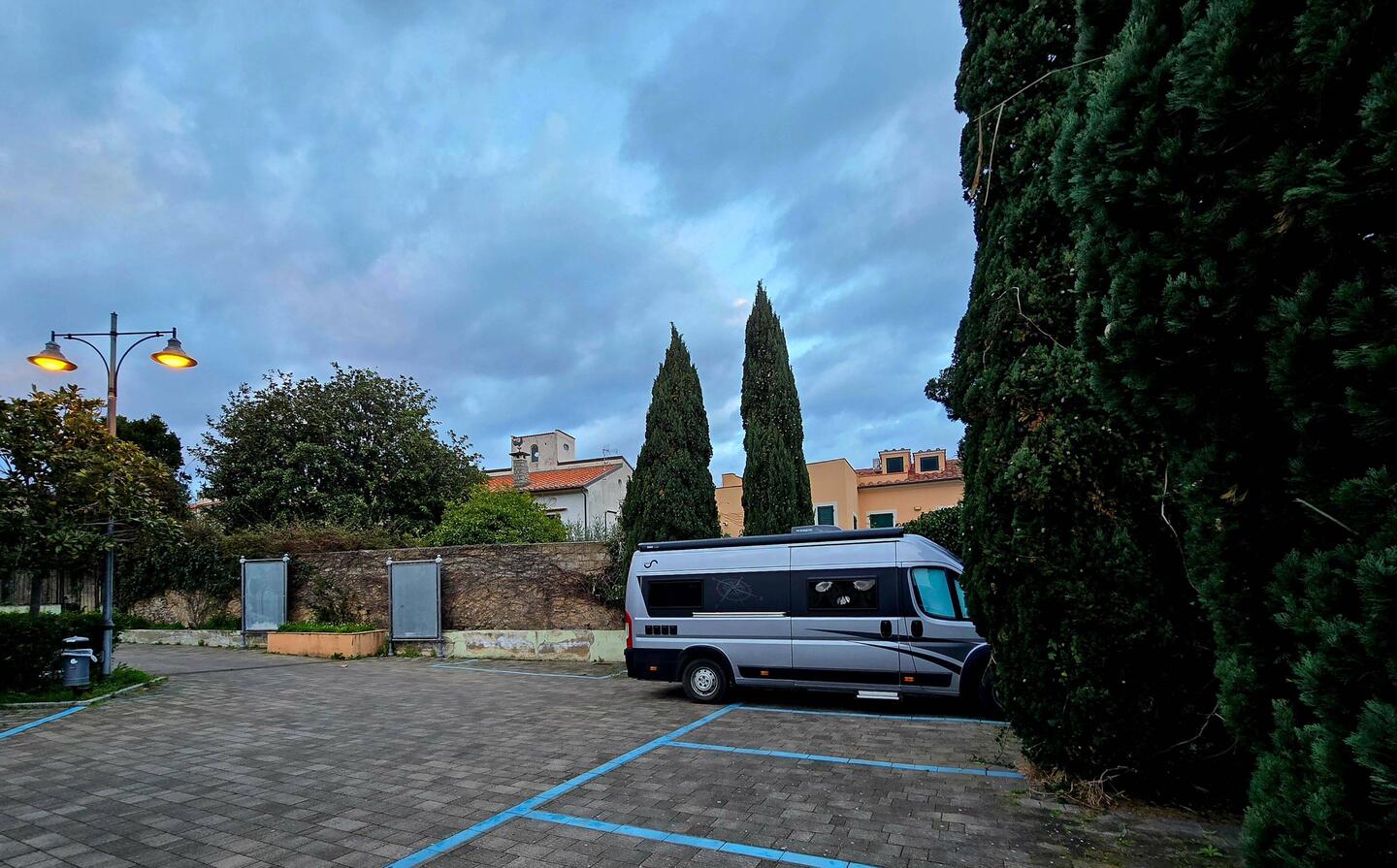 Nočitev v zaveterju... jutri napovedujejo veter..