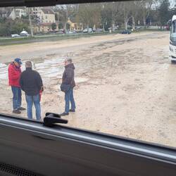 Stellplatz-Plausch zwischen den Pfützen
