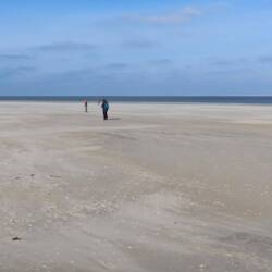 Wieder scheint unerwartet die Sonne. Und heute gehen wir wie der Wind weht, von Osten nach Westen!