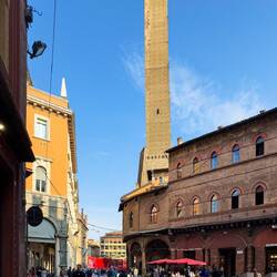 The leaning Torre degli Asinelli ... from Piazza della Mercanzia — Bologna, Italy