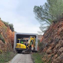 Die Bauarbeiter lassen uns vorbei.