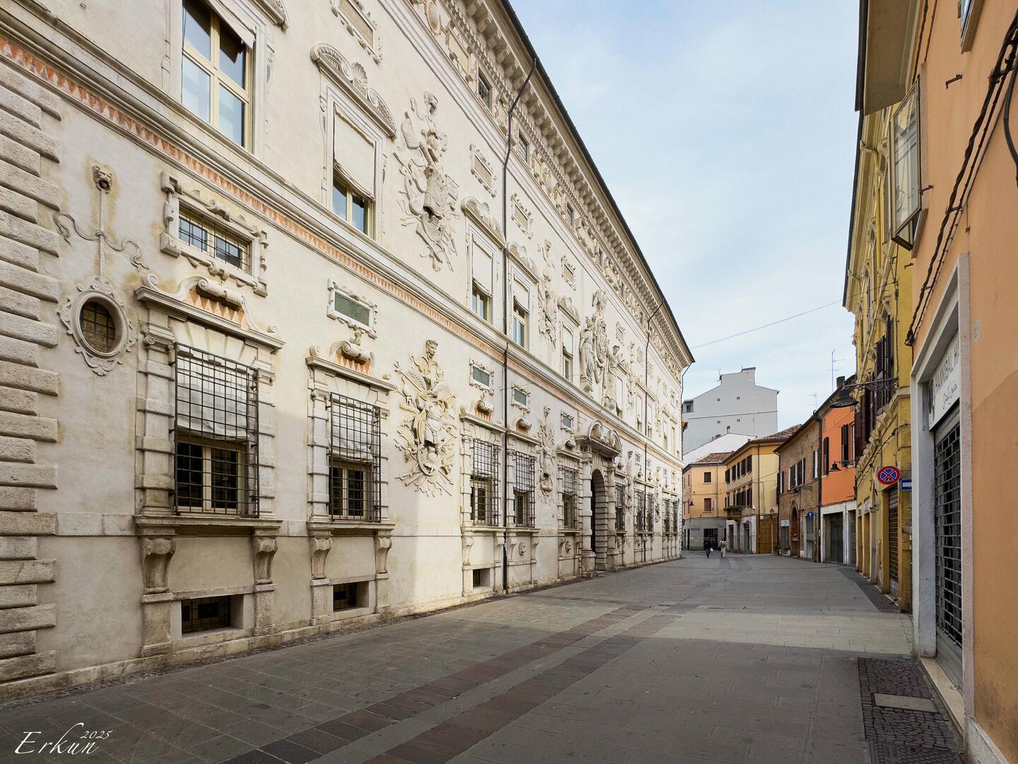 Palazzo dei Bentivoglio ... on the way into the city center — Ferrara, Italy.