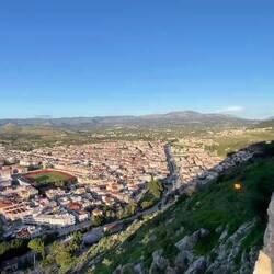 ..könnt ihr den kreisförmigen Parkplatz erkennen?