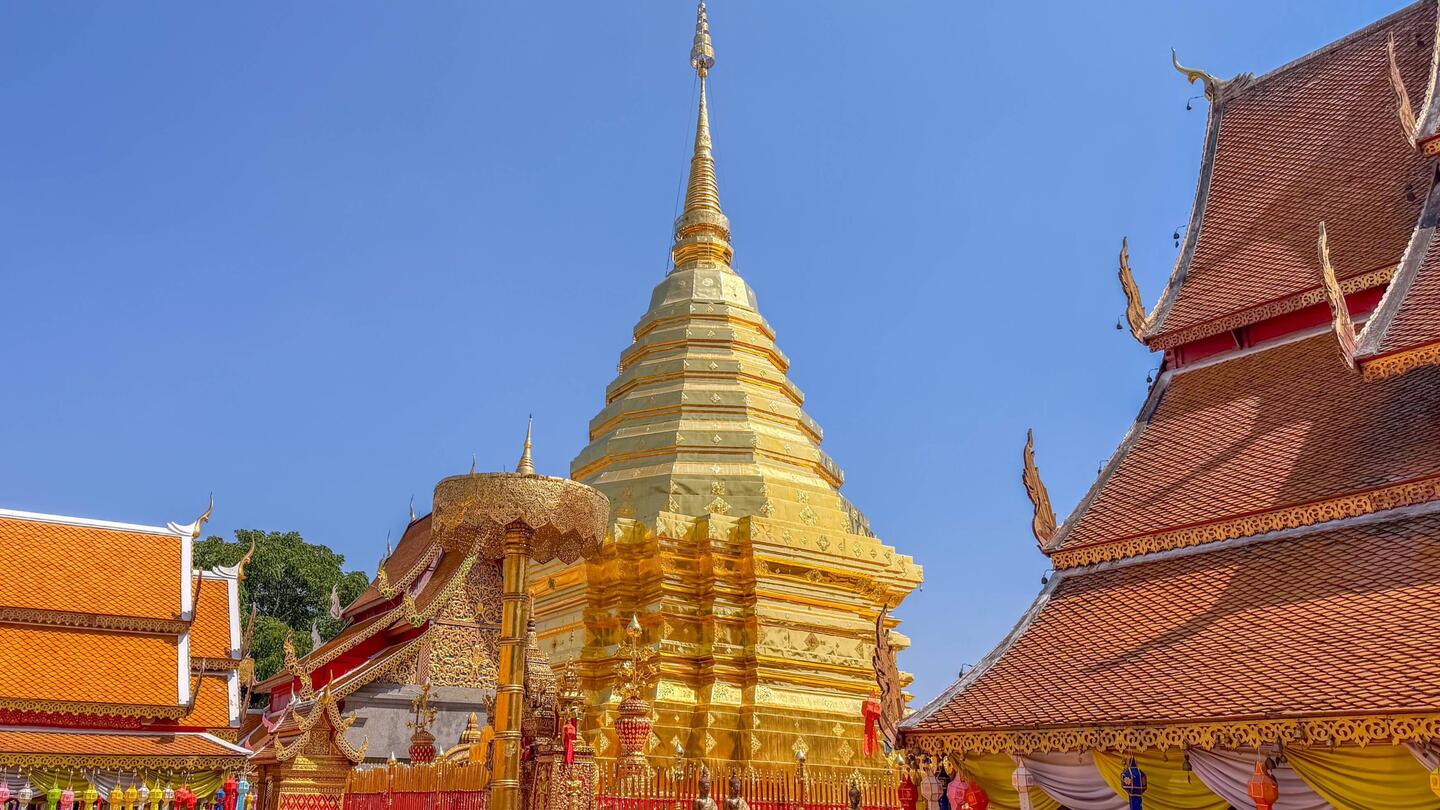 Diese riesige Chedi von 16 Meter Höhe soll eine Reliquie Buddhas enthalten