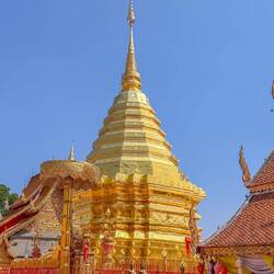 Diese riesige Chedi von 16 Meter Höhe soll eine Reliquie Buddhas enthalten