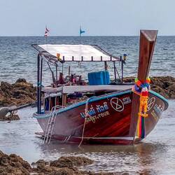 Ein hübsches Ausflugsboot