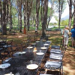 die Tische stehen bereit