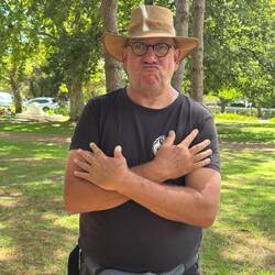 unser Häuptling beim Briefing 🥸