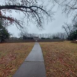 Das Monument für Hazens Brigade ist das älteste noch am Original Platz stehende Monument.