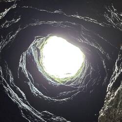 Krateröffnung von unten