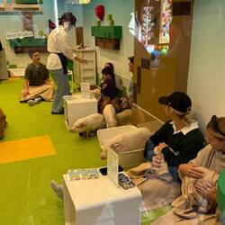 Tier-Cafe (hier mit Minipigs)