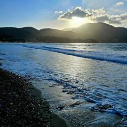 ... kot bi želel naju pohvaliti, da sva bila pridna...