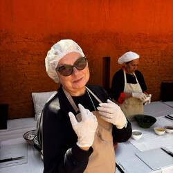 Hair net and gloves....😆